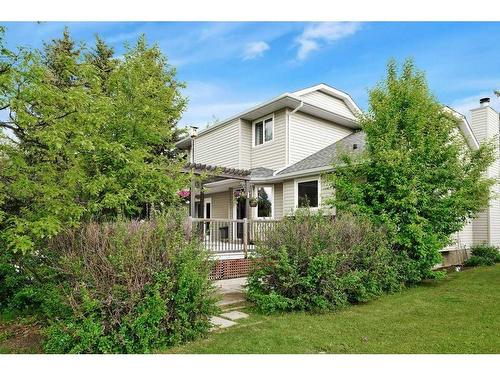 1006 2 Street Ne, Sundre, AB - Outdoor