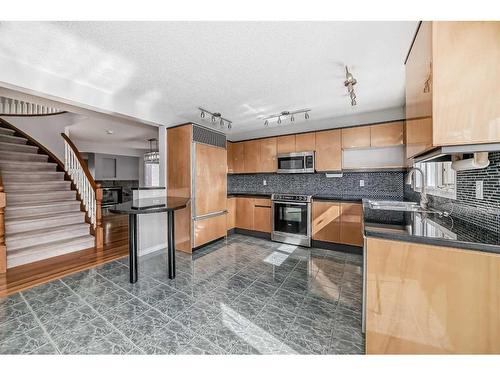 1533 19 Avenue Nw, Calgary, AB - Indoor With Fireplace