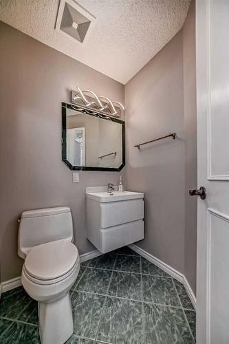 1533 19 Avenue Nw, Calgary, AB - Indoor Photo Showing Kitchen