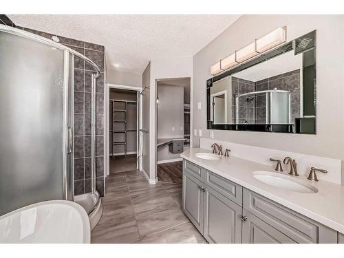 1533 19 Avenue Nw, Calgary, AB - Indoor Photo Showing Bathroom