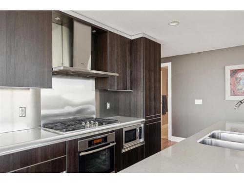 3301-433 11 Avenue Se, Calgary, AB - Indoor Photo Showing Kitchen With Stainless Steel Kitchen With Double Sink With Upgraded Kitchen