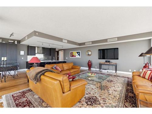 3301-433 11 Avenue Se, Calgary, AB - Indoor Photo Showing Living Room