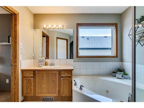 56 Valley Stream Circle Nw, Calgary, AB - Indoor Photo Showing Bathroom