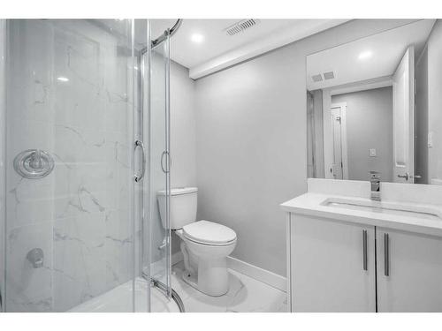 987 Marcombe Drive, Calgary, AB - Indoor Photo Showing Bathroom