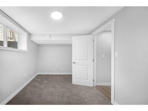 987 Marcombe Drive, Calgary, AB - Indoor Photo Showing Other Room