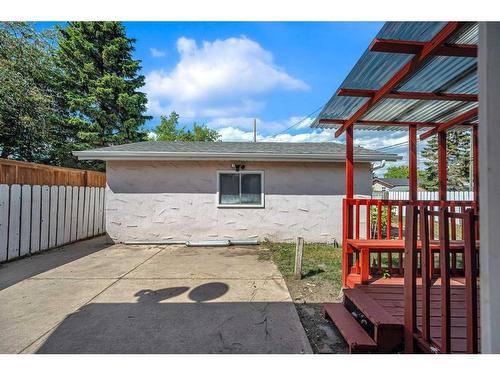 987 Marcombe Drive, Calgary, AB - Outdoor