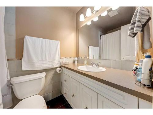 514 37 Street Nw, Calgary, AB - Indoor Photo Showing Bathroom