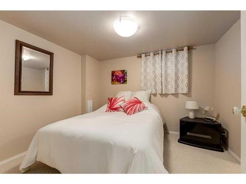 514 37 Street Nw, Calgary, AB - Indoor Photo Showing Bedroom