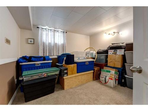 514 37 Street Nw, Calgary, AB - Indoor Photo Showing Other Room