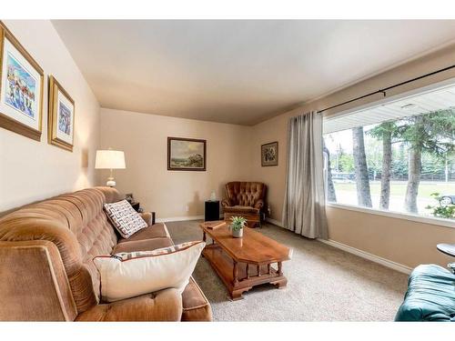 514 37 Street Nw, Calgary, AB - Indoor Photo Showing Living Room