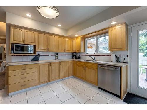 514 37 Street Nw, Calgary, AB - Indoor Photo Showing Kitchen With Double Sink