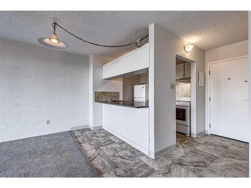 2309-221 6 Avenue Se, Calgary, AB - Indoor Photo Showing Kitchen