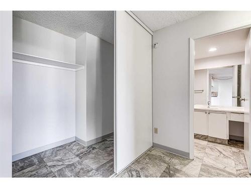 2309-221 6 Avenue Se, Calgary, AB - Indoor