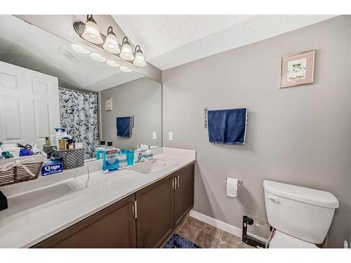 44-7 Westland Road, Okotoks, AB - Indoor Photo Showing Bathroom