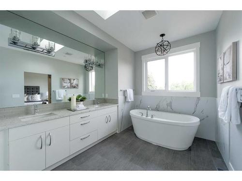 180 Lakewood Circle, Strathmore, AB - Indoor Photo Showing Bathroom