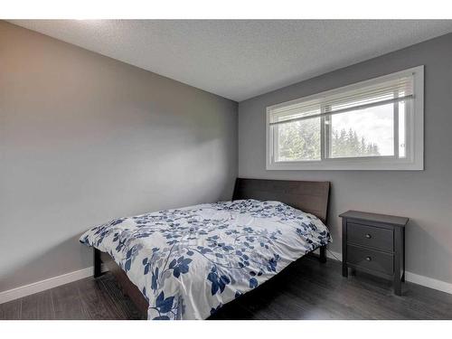 117 Hill Spring Meadows, Rural Rocky View County, AB - Indoor Photo Showing Bedroom