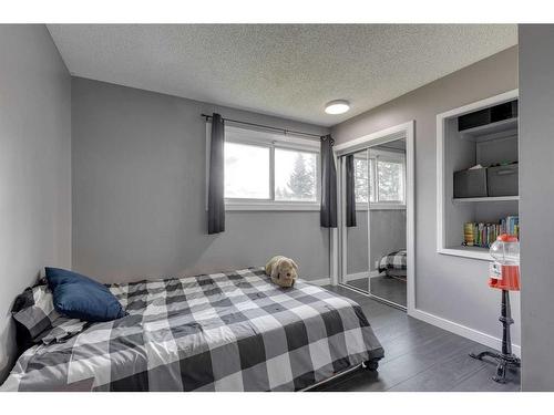 117 Hill Spring Meadows, Rural Rocky View County, AB - Indoor Photo Showing Bedroom