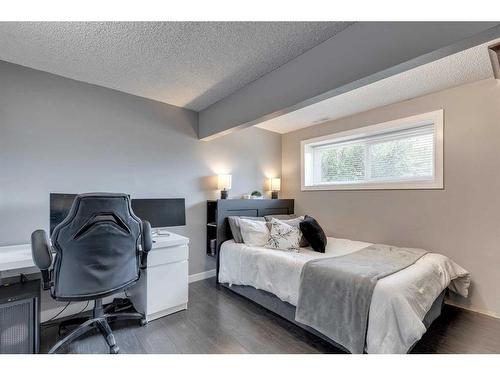 117 Hill Spring Meadows, Rural Rocky View County, AB - Indoor Photo Showing Bedroom