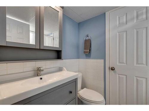 117 Hill Spring Meadows, Rural Rocky View County, AB - Indoor Photo Showing Bathroom