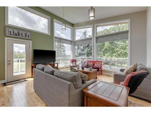 117 Hill Spring Meadows, Rural Rocky View County, AB - Indoor Photo Showing Living Room