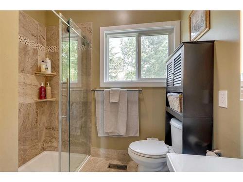 117 Hill Spring Meadows, Rural Rocky View County, AB - Indoor Photo Showing Bathroom