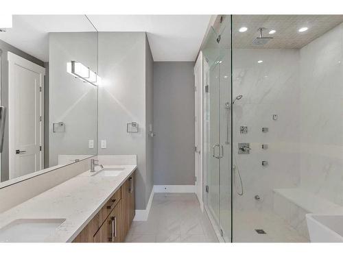 1838 18 Avenue Nw, Calgary, AB - Indoor Photo Showing Bathroom