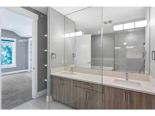 1838 18 Avenue Nw, Calgary, AB - Indoor Photo Showing Bathroom
