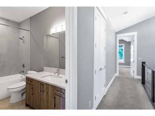 1838 18 Avenue Nw, Calgary, AB - Indoor Photo Showing Bathroom