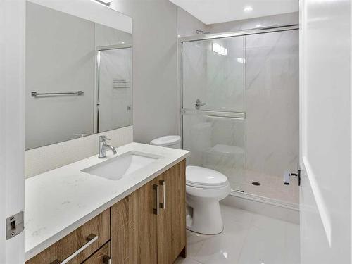 1838 18 Avenue Nw, Calgary, AB - Indoor Photo Showing Bathroom