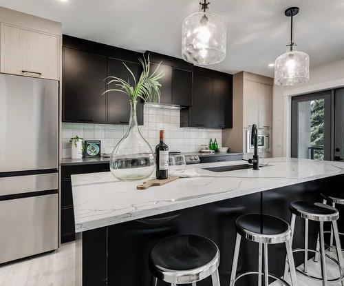 808 Lakewood Circle, Strathmore, AB - Indoor Photo Showing Kitchen With Stainless Steel Kitchen With Upgraded Kitchen