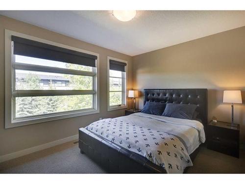 331 Aspen Hills Villas Sw, Calgary, AB - Indoor Photo Showing Bedroom