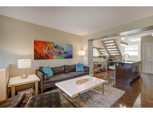 331 Aspen Hills Villas Sw, Calgary, AB - Indoor Photo Showing Living Room