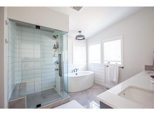 36 Timberline Way Sw, Calgary, AB - Indoor Photo Showing Bathroom