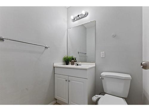 40 Falmere Court Ne, Calgary, AB - Indoor Photo Showing Bathroom