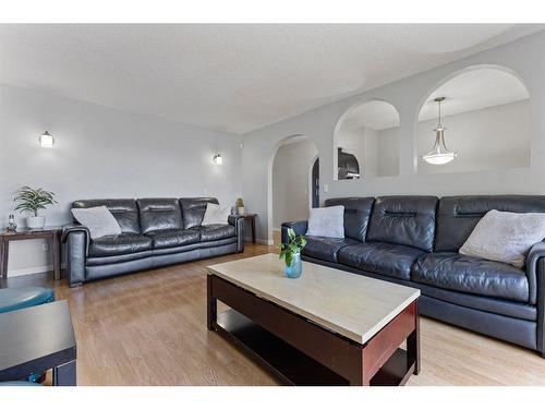 40 Falmere Court Ne, Calgary, AB - Indoor Photo Showing Living Room