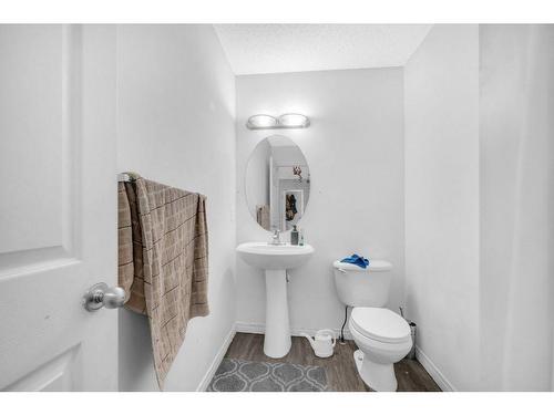 70 Saddlecrest Terrace Ne, Calgary, AB - Indoor Photo Showing Bathroom