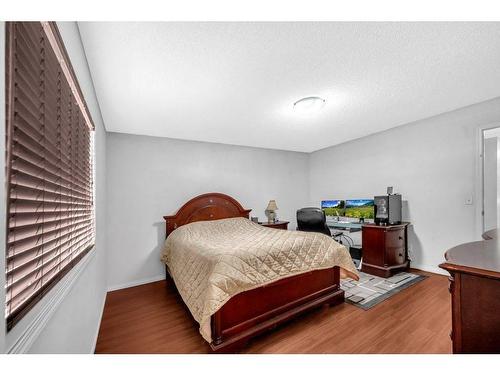 70 Saddlecrest Terrace Ne, Calgary, AB - Indoor Photo Showing Bedroom