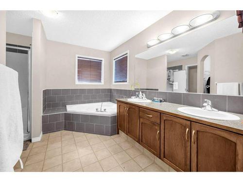 70 Saddlecrest Terrace Ne, Calgary, AB - Indoor Photo Showing Bathroom