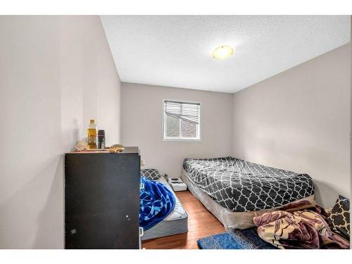 70 Saddlecrest Terrace Ne, Calgary, AB - Indoor Photo Showing Bedroom