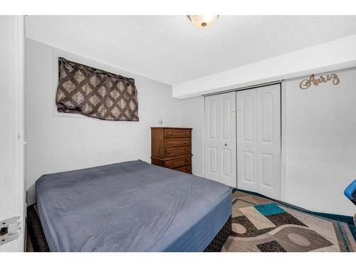 70 Saddlecrest Terrace Ne, Calgary, AB - Indoor Photo Showing Bedroom