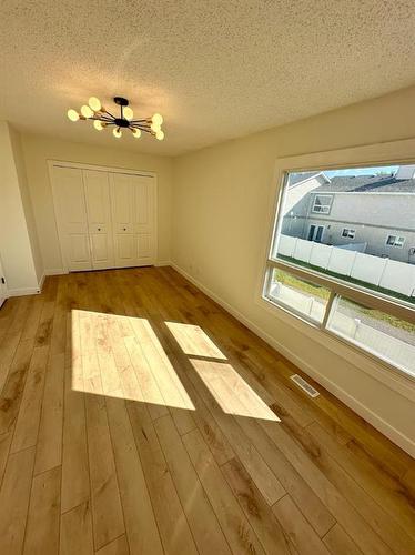 232 Deerpoint Se, Calgary, AB - Indoor Photo Showing Other Room