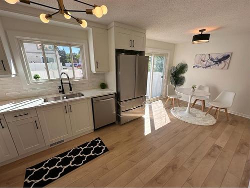 232 Deerpoint Se, Calgary, AB - Indoor Photo Showing Other Room