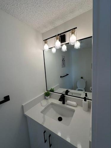 232 Deerpoint Se, Calgary, AB - Indoor Photo Showing Bathroom