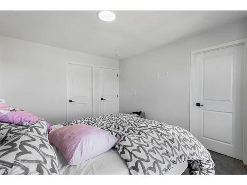 41 Edith Gate, Calgary, AB - Indoor Photo Showing Bedroom