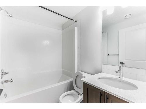 41 Edith Gate, Calgary, AB - Indoor Photo Showing Bathroom