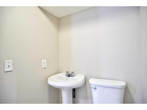 12 Arlington Bay Se, Calgary, AB - Indoor Photo Showing Bathroom