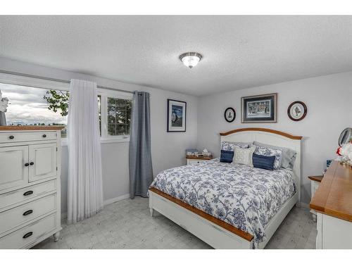 263022 Range Road 43, Rural Rocky View County, AB - Indoor Photo Showing Bedroom