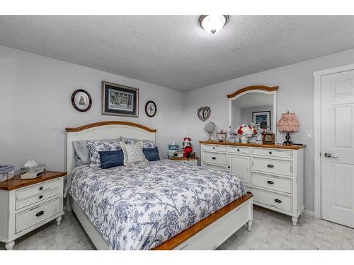 263022 Range Road 43, Rural Rocky View County, AB - Indoor Photo Showing Bedroom
