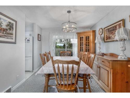 263022 Range Road 43, Rural Rocky View County, AB - Indoor Photo Showing Dining Room