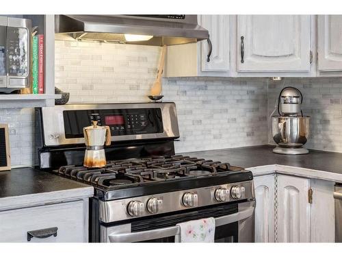 309 Sunvale Drive Se, Calgary, AB - Indoor Photo Showing Kitchen